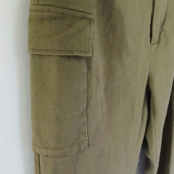 Women's Olive Cargo Pants, Small - Picture 5 of 8